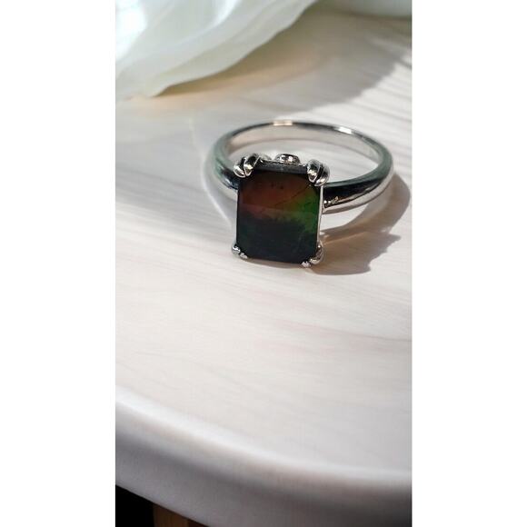 Color-Shift Gemstone Sterling Silver 925 Ring Vintage Elegant & Unique Size 6